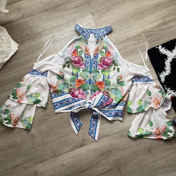 Halter top with open shoulders! - Picture 2 of 2